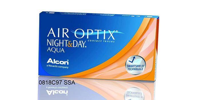 Imagen de la caja de lentes de contacto de reemplazo mensual de la marca Air Optix Night & Day Aqua.